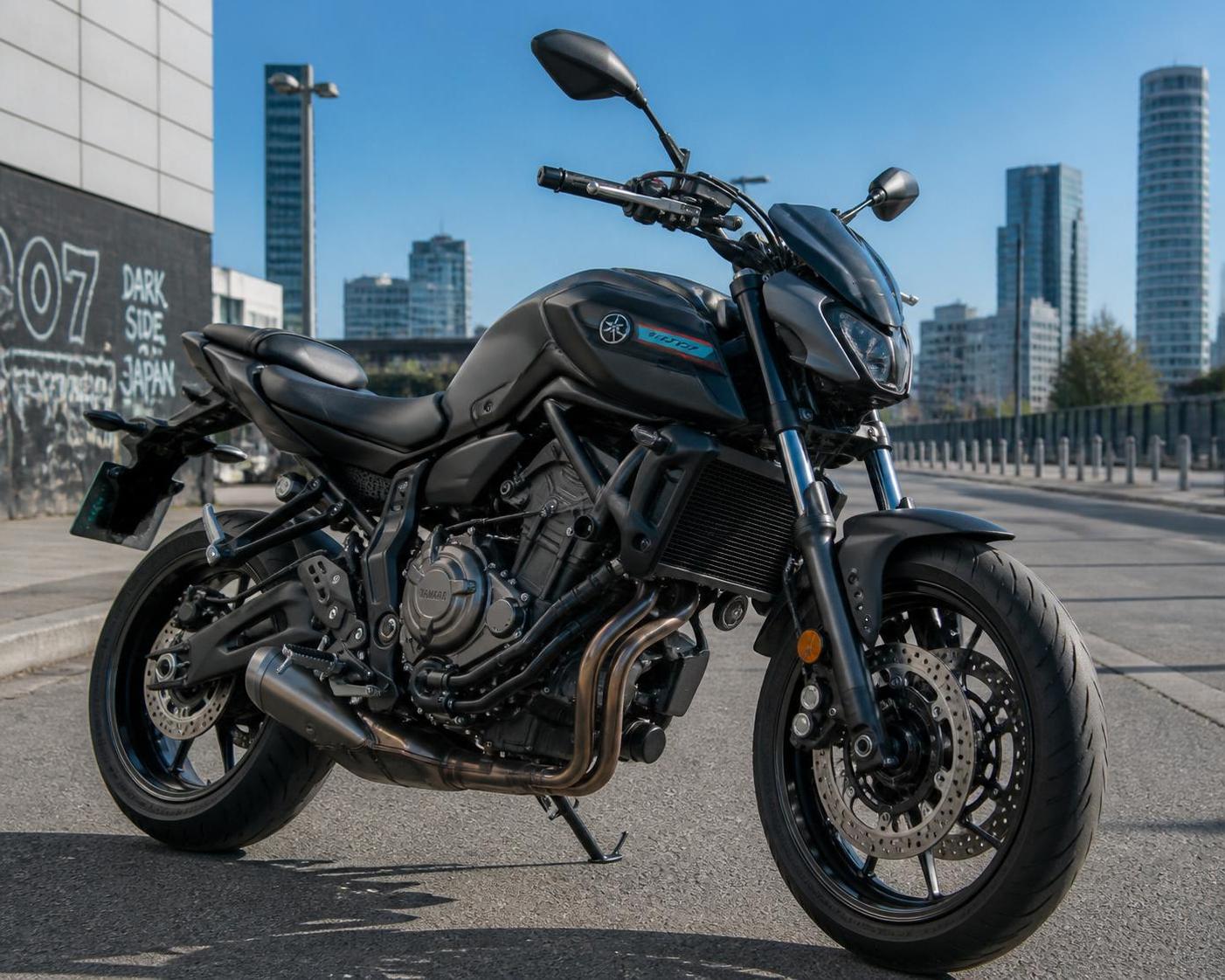 découvrez les atouts de la yamaha mt07 pour dominer la route en milieu urbain : agilité, puissance et design adaptés à la ville.