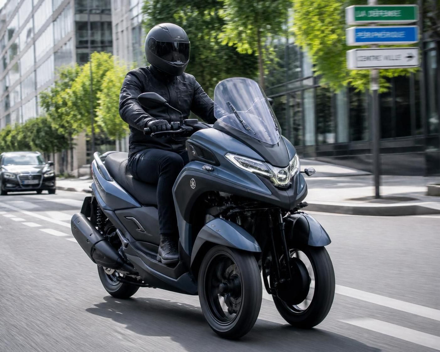 découvrez quel permis est requis pour conduire légalement un scooter 3 roues de 500 cm3 et les conditions à respecter pour rouler en toute sécurité.