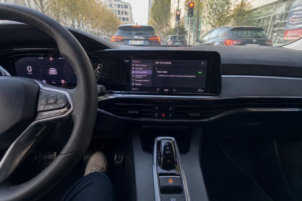 Autohold : comment fonctionne cette aide à la conduite moderne